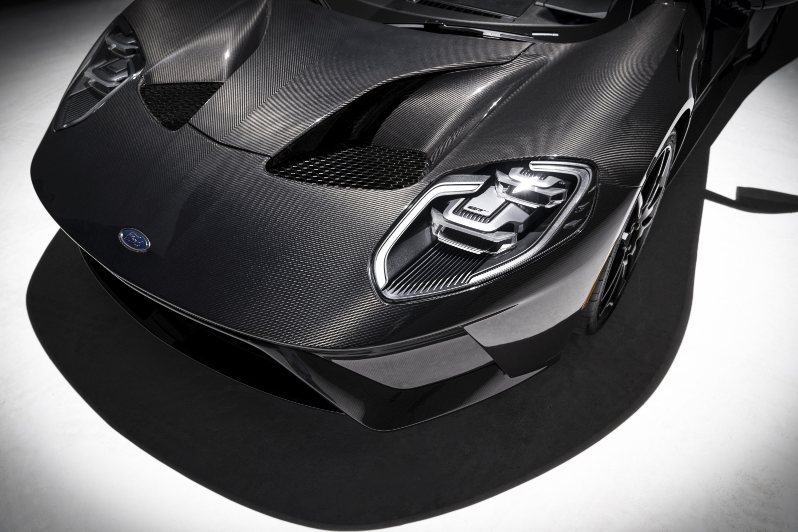 Carbon fiber: what is it, how is it made and why does everyone