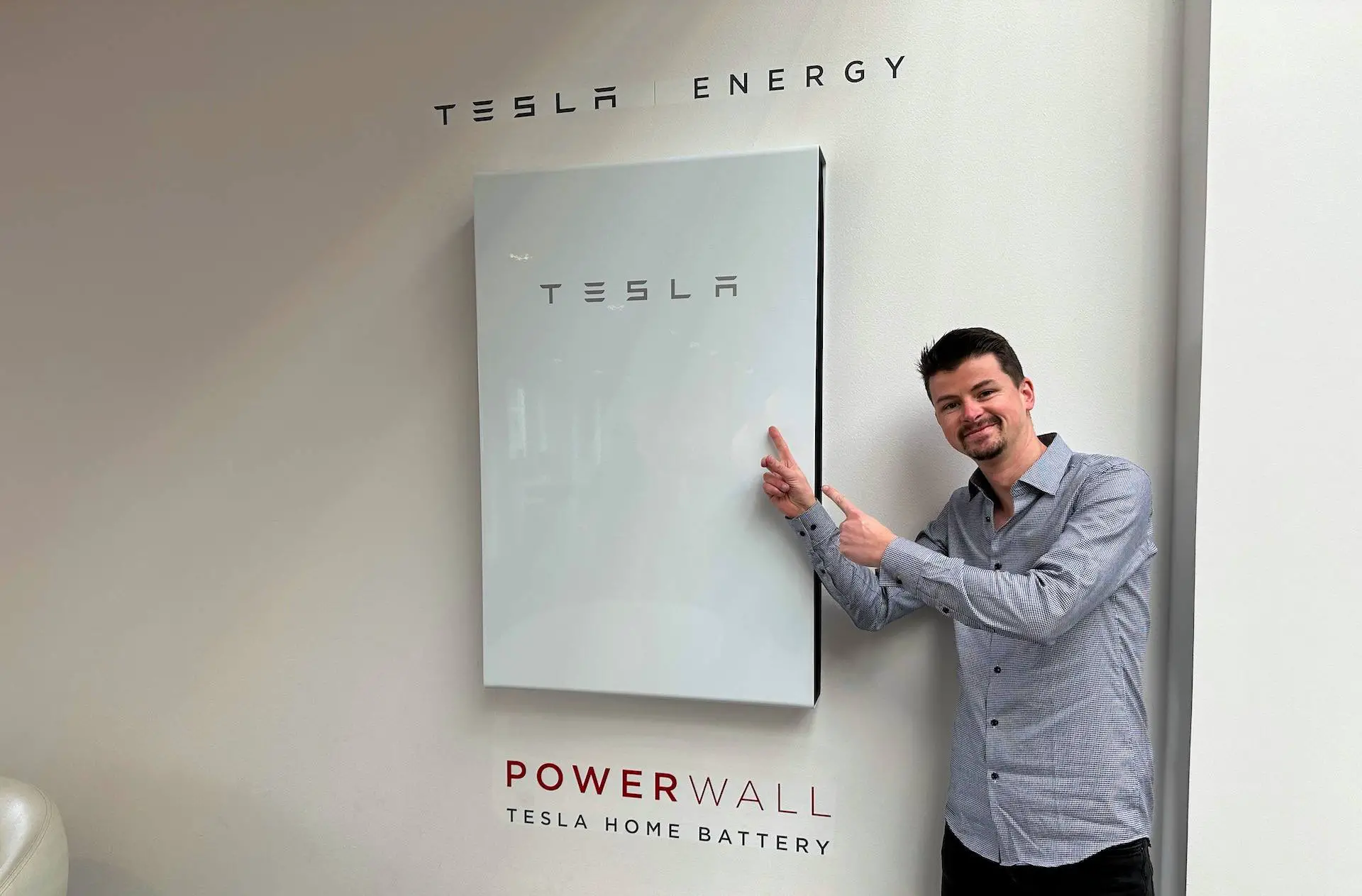 aanval Picasso stel voor Tesla Powerwall: een Tesla-batterij voor thuis aan je muur – AutoRAI TV -  All cars news